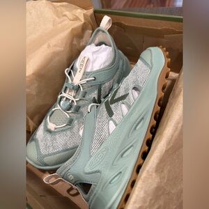 Keen Women’s zionic ADV open air hiking shoes